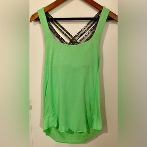 👛5/$50 Lululemon Green Tank with built in bra. Size 6